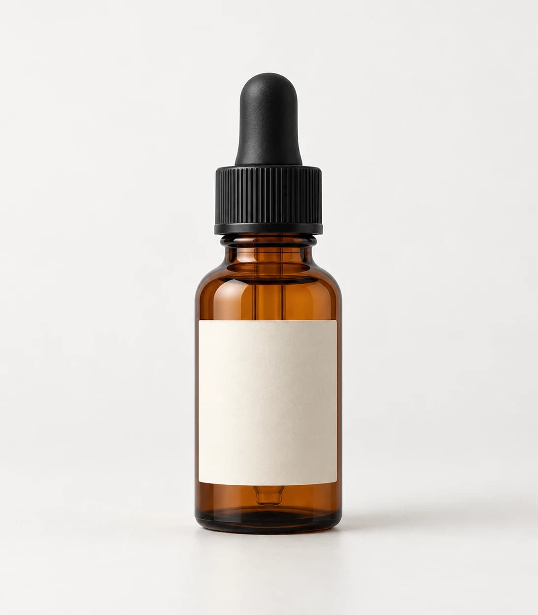Etiketsiz, amber cam damlalıklı serum şişesi